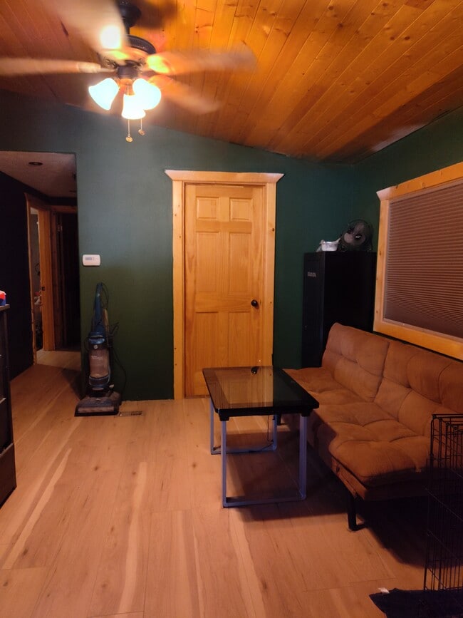 Photo - 412 N Edwards St