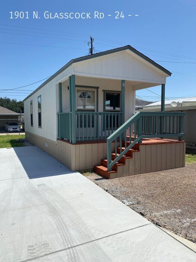 Photo - 1901 N Glasscock Rd