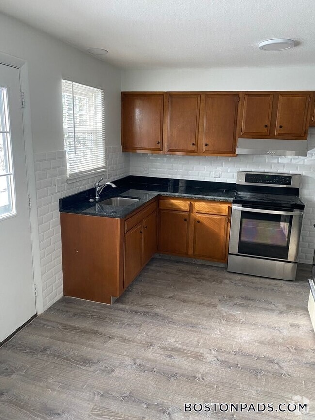 Building Photo - 47 Princeton St Rental