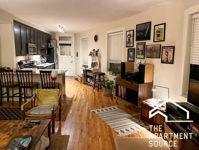 Building Photo - 2227 W Wilson Ave Unit 1