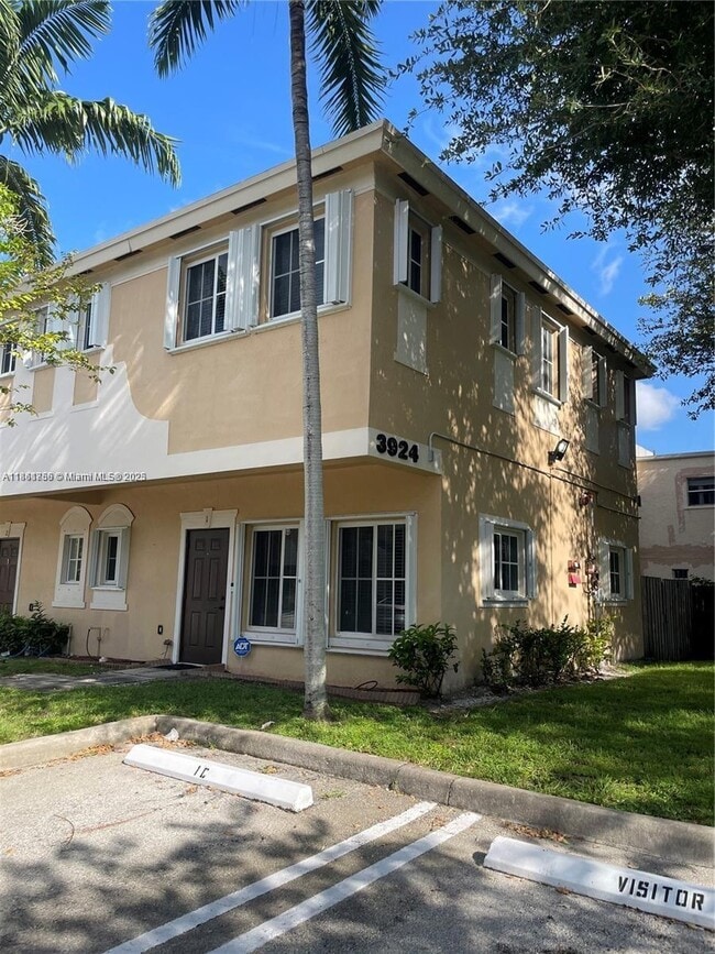 Building Photo - 3926 SW 52nd Ave Rental