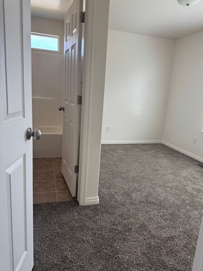 Photo - 2 bed 2 bath in Vernal!