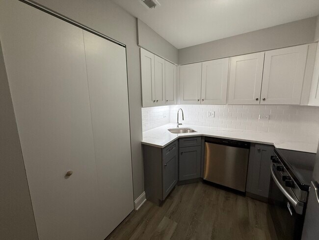 Photo - 744 W Gordon Terrace Unit 312