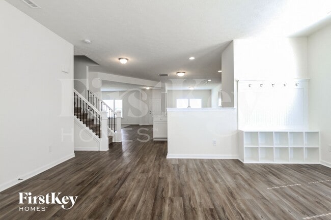 Photo - 7240 Lockford Walk N