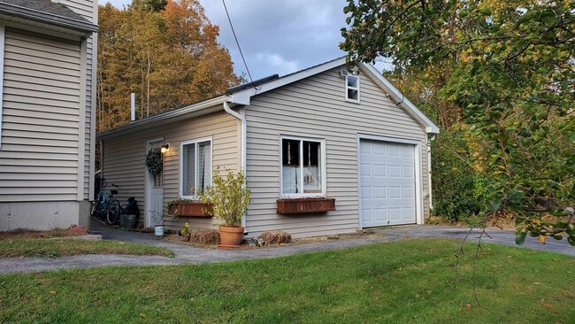 Building Photo - 11 Dana Ave Unit Apartment 1