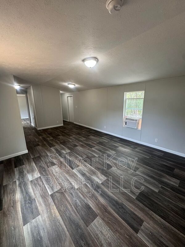 Photo - 3000 Highway 11 S.