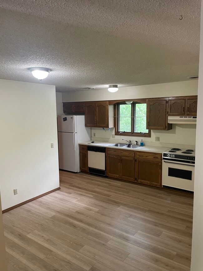 Photo - 403-405 S 8th Ave