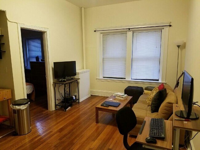 One Bedroom in Clean Elevator Building - One Bedroom in Clean Elevator Building Condo