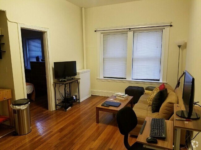 Building Photo - One Bedroom in Clean Elevator Building Rental
