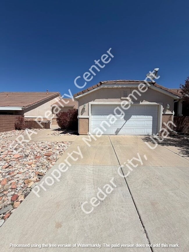 Building Photo - Move-In Discount - 3 Bedroom 2 bath in The Seasons