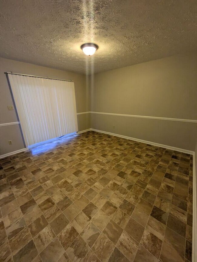 Photo - 3BD/2BA Townhome in Hickory!