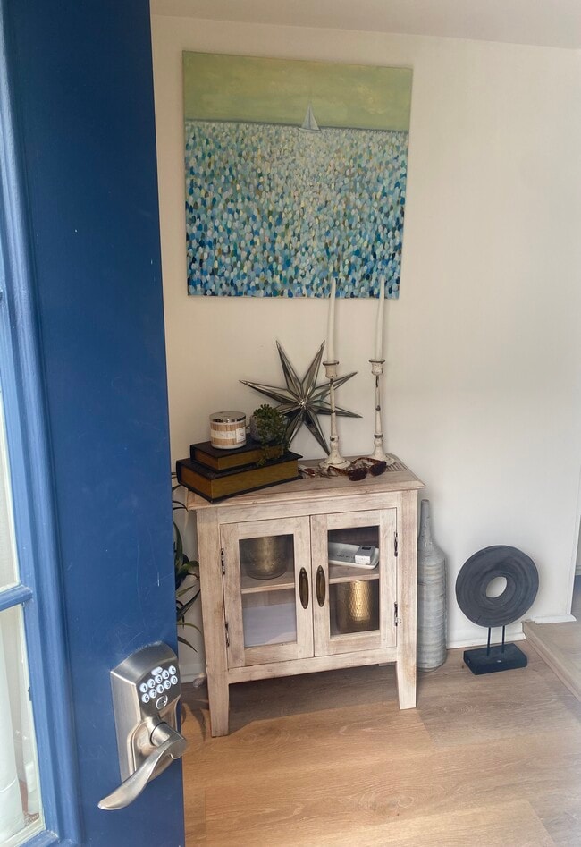 Photo - 115 10th Ave