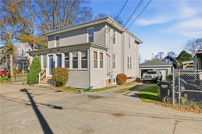 Building Photo - 7 Warner Pl