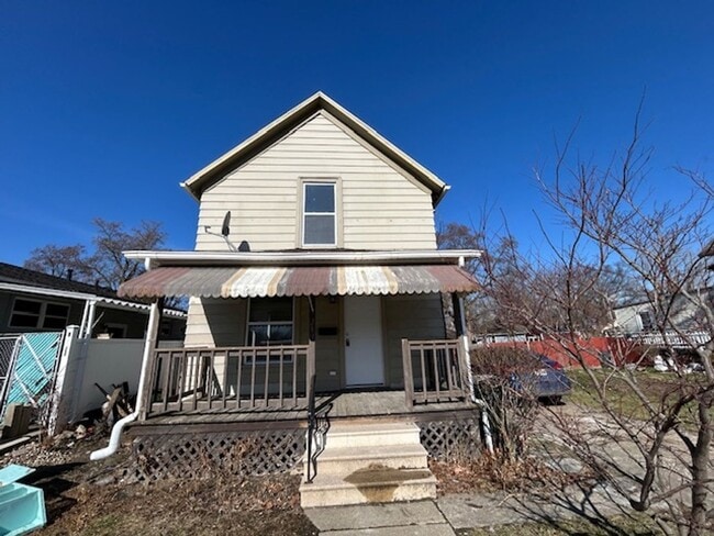 Building Photo - 4 Bed - Bedroom , Bathroom and Laundry on First Floor