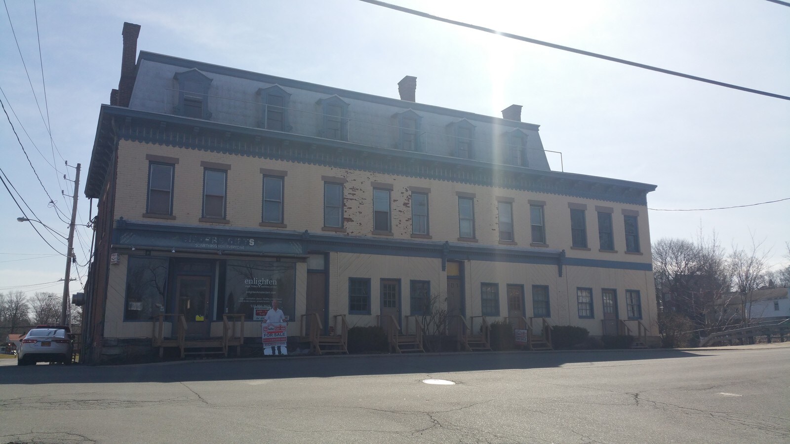 Photo - 107 S Pawling St Apartments