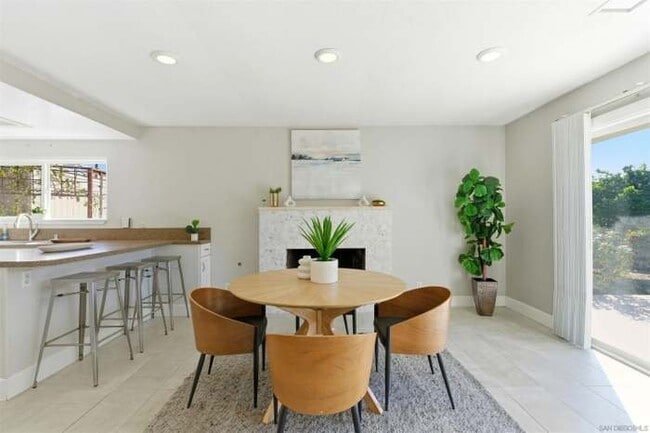 Photo - 2345 Miller Ave
