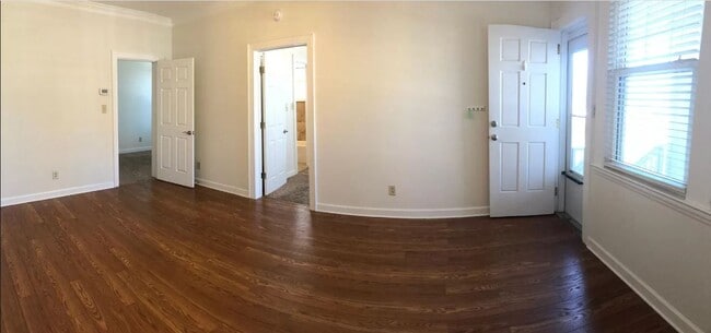 Living room - 308 N Green St Unidad 7