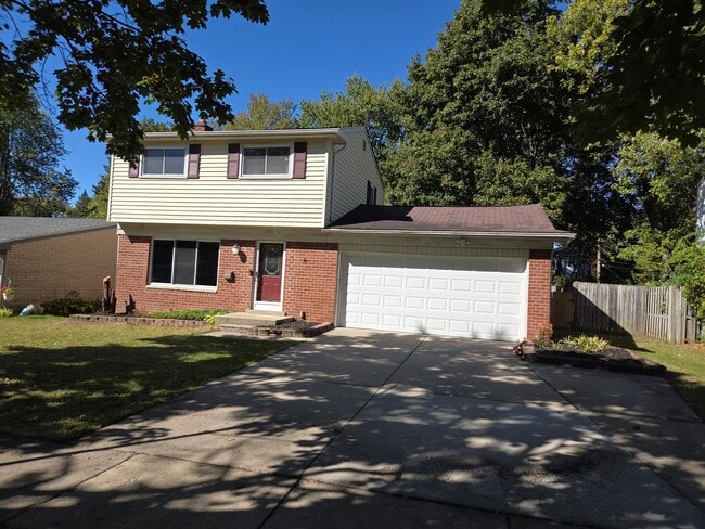 Photo - 1775 Devon St