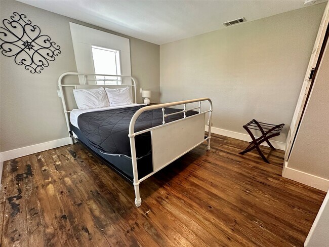 4003 Panola Dr