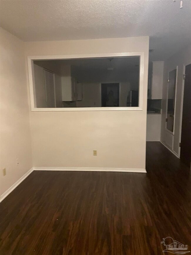 Photo - 10049 Hillview Rd