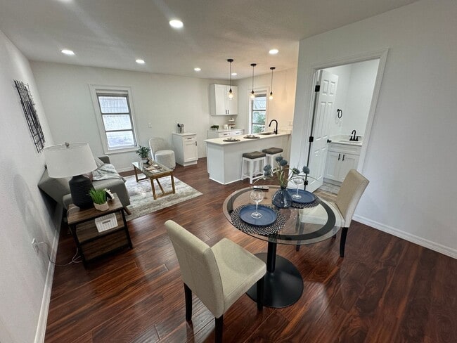 Photo - 1 Bed - 1 Bath - Great Location