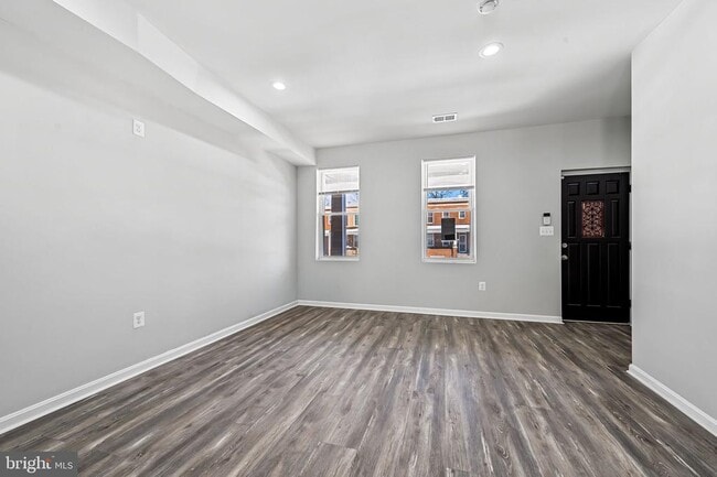 Photo - 4206 Ivanhoe Ave