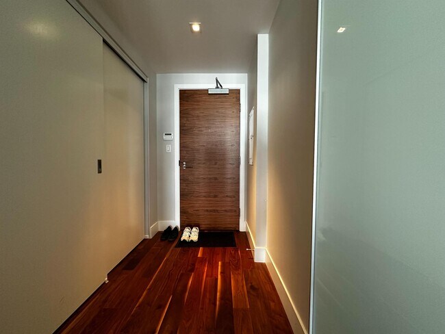 Photo - 111 13th St E