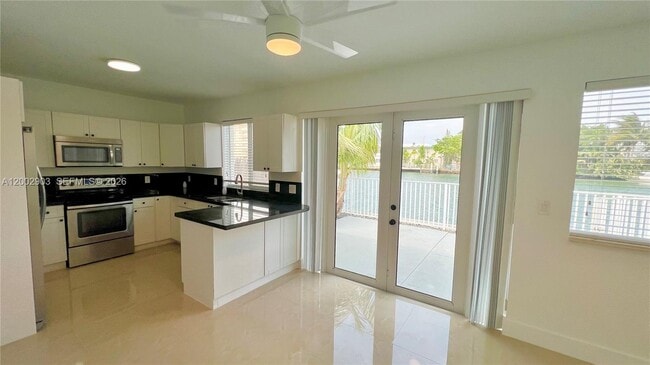 Building Photo - 8235 Crespi Blvd Unit 4