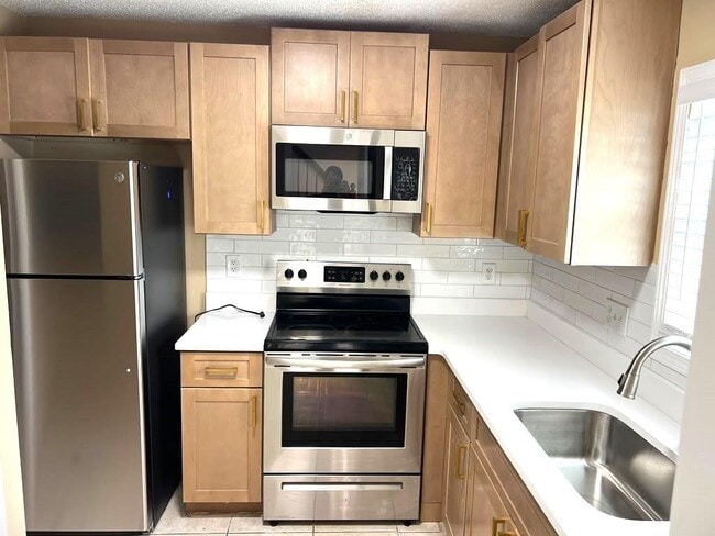 Photo - 872 Baltimore Pl SW