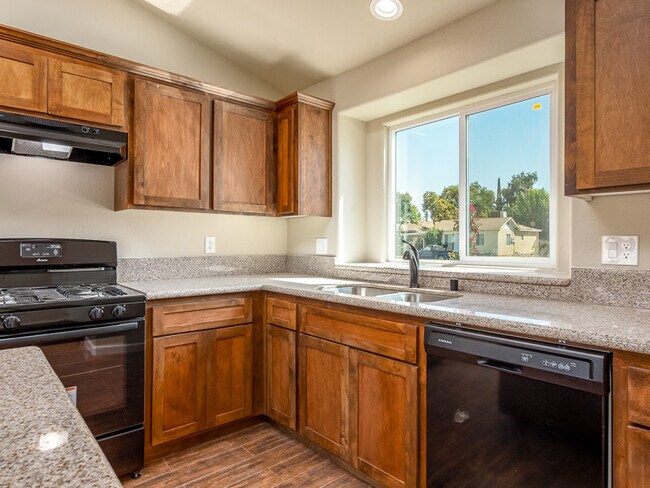 Photo - 1010 W Goshen Ave