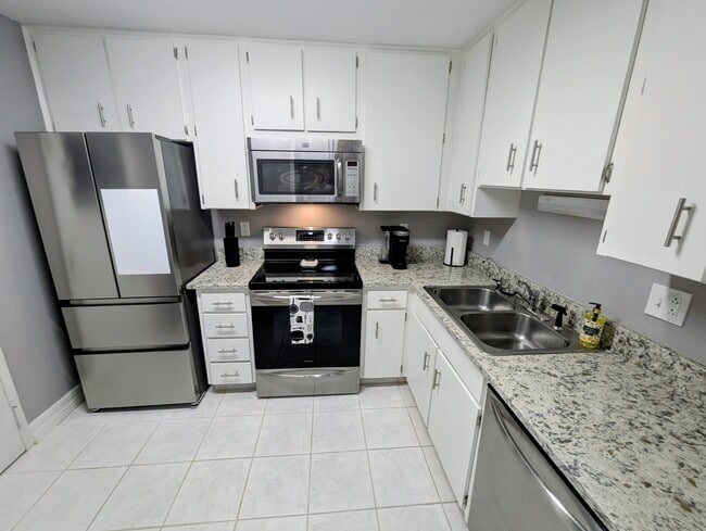 Building Photo - 2700 Bayshore Blvd Unit 2111