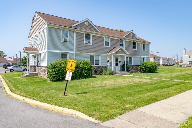 Photo - Packard Court Apartamentos