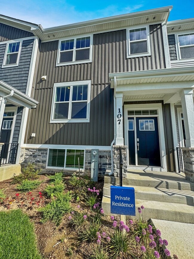Building Photo - Step into modern living with this brand-ne... Rental