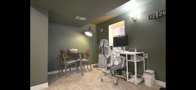 Photo - 2333 S Hoyne Ave Unidad 1