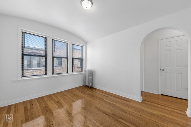 7657 S East End Ave - 7657 S East End Ave