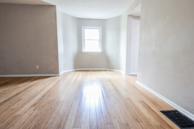 Building Photo - 1028 E Warrington Ave Unit Apt 3