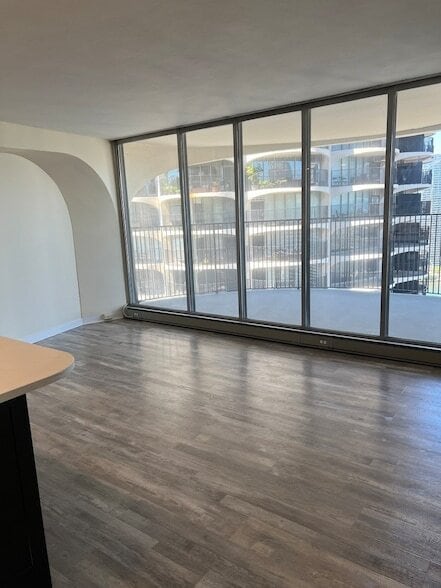 Photo - 300 N State St Unidad 5225
