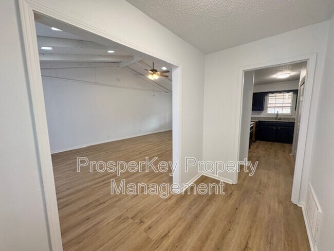 Photo - 3009 Montwood Ct