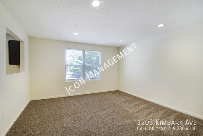 Photo - 1203 Kimbark Ave