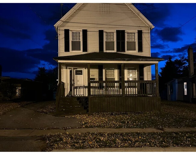 Photo - 307 W Lynde St