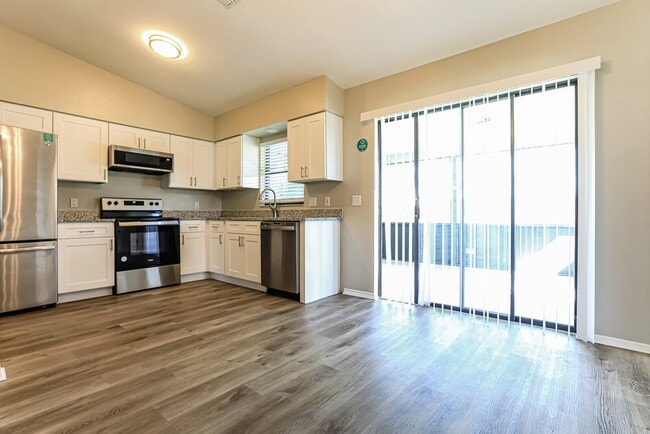 Photo - 1486 Song St