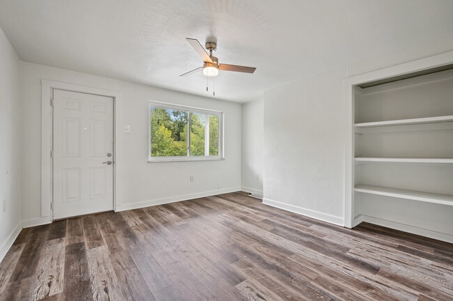 Photo - 5158 Gloster St