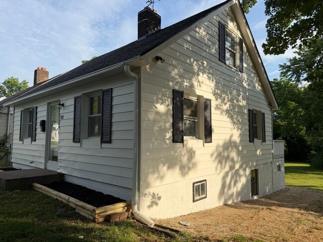 Photo - 203 W Elm St