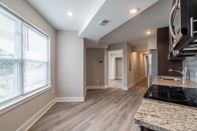 Photo - 421 N 39th St
