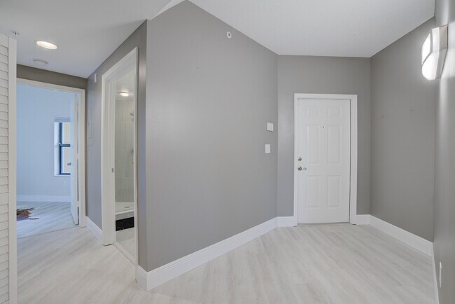 Photo - 100 Uno Lago Dr Unit 402