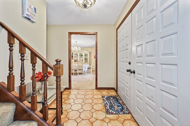 Photo - 522 Springfield Rd