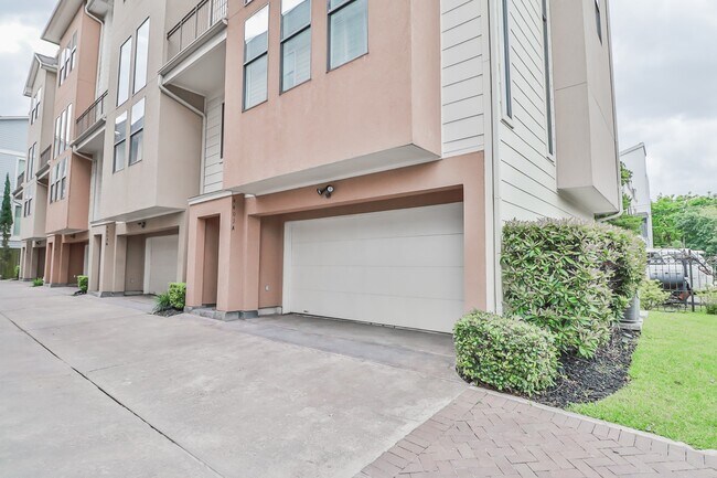 Building Photo - 4403 Austin St