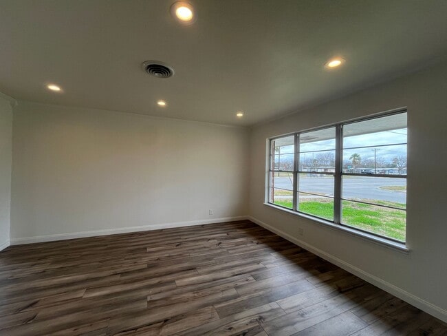 Photo - 3 Bedroom 2 Bath in Hopper Subdivision