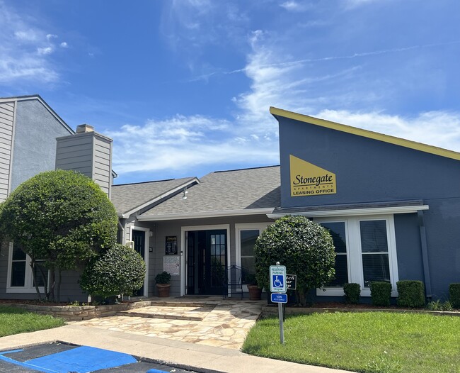Stonegate - Stonegate Apartments