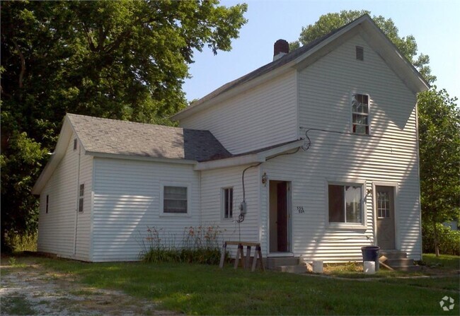 Building Photo - Charming 4 Bedroom House on Briant St